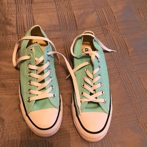 Size 7 mint converse. EUC